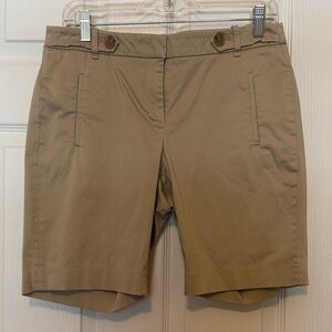 Loft Classic Tan Women's 9” Shorts, Sz 6, mid-rise at 8-1/2-9” stride.